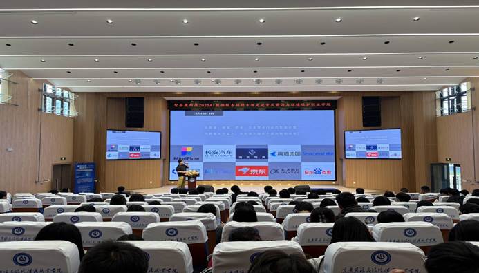 一群人在房间里
AI 生成的内容可能不正确。